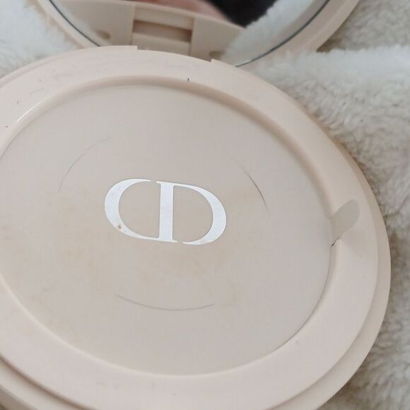 Christian Dior Cream Quilted Round Case - Picture 4 of 5